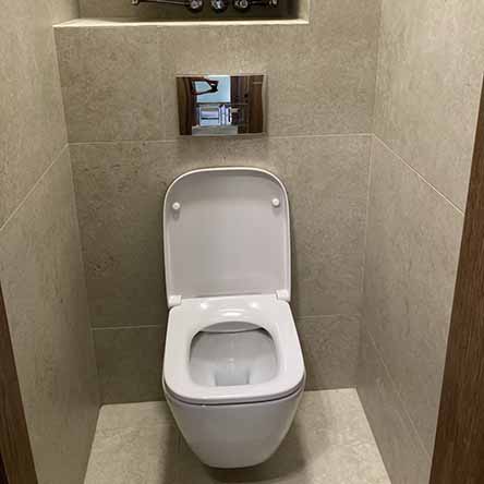 Установка подвесного унитаза Ideal Standard i. Life S T459201+T473701 в квартире в Шевченковском районе г. Киева