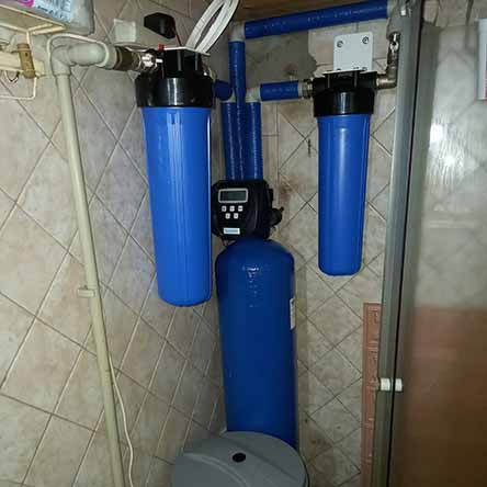Встановлення системи фільтрації води колонного типу Ecosoft FK1054CiMIXР із клапаном Clack WS1 CI від заліза та солей жорсткості зі свердловини у приватному будинку у с. Личанка Київської області