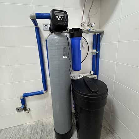 Встановлення системи фільтрації води колонного типу Ecosoft FK1035CiMIXР із клапаном Clack WS1 CI від заліза та солей жорсткості зі свердловини у заміському будинку у с. Раківка Вишгородського району Київської області