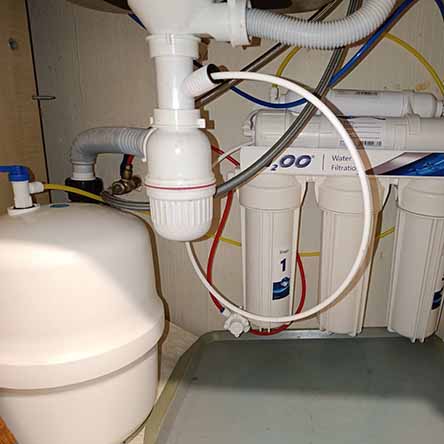 Ремонт фильтра для воды обратного осмоса Aquafilter (RX-RO5-H2OO) и замена картриджей в многоэтажном доме в с. Святопетровское Бучанского района Киевской области