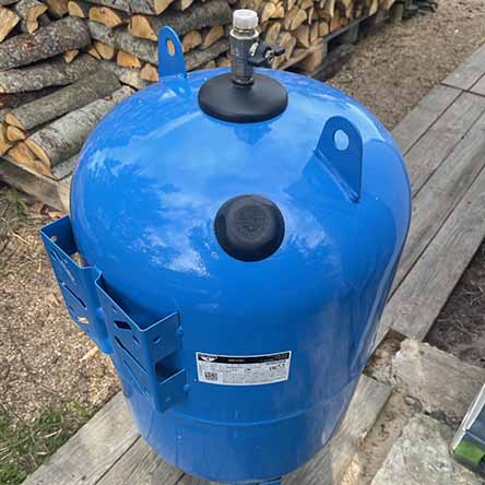 Ремонт и замена гидроаккумулятора (гидробака) Zilmet Ultra-Pro 100 V 10 bar и мембранного напорного бака Grundfos GT-H-8-V (8литров) в частном доме в Пуховке Киевской области