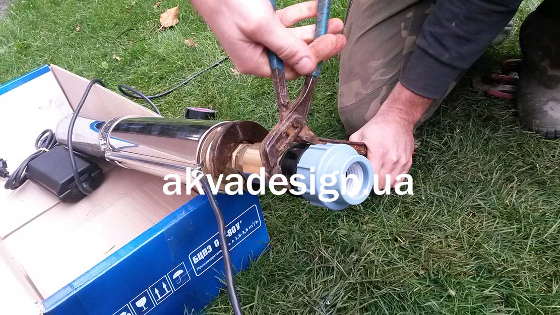 Установка насоса Водолей БЦПЭ 0,5-80У в с. Коцюбинском Киевской области